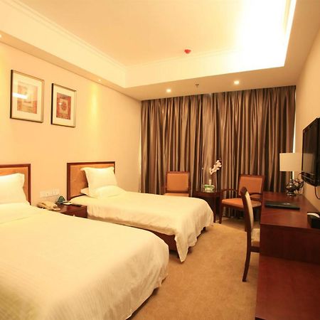 Greentree Inn Beijing Daxing Huangcun Qingyuan Road Metro Station Express Hotel ภายนอก รูปภาพ